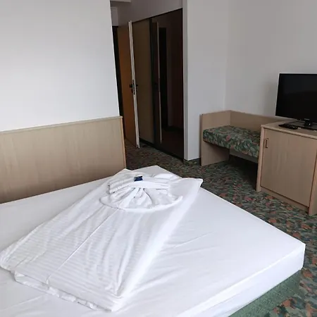 Astor Hotel *