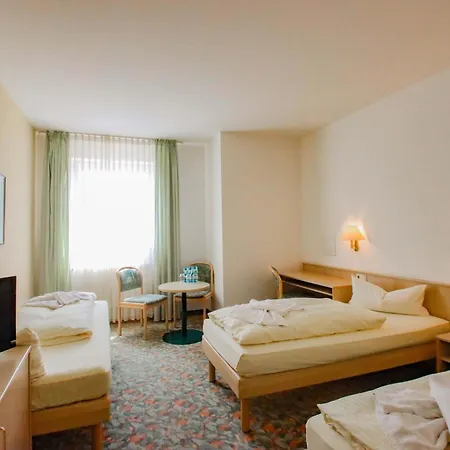 Astor Hotel *