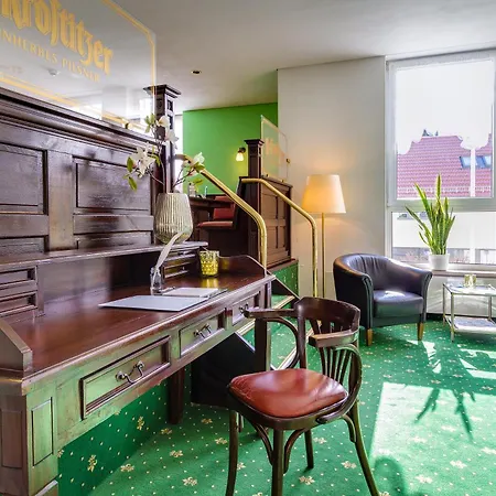 Astor Hotel *