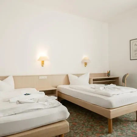 Astor Hotel *